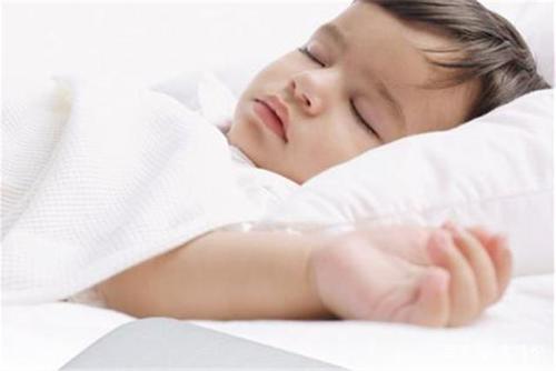 宝宝睡觉应该注意哪些问题（宝宝入睡时的注意事项）