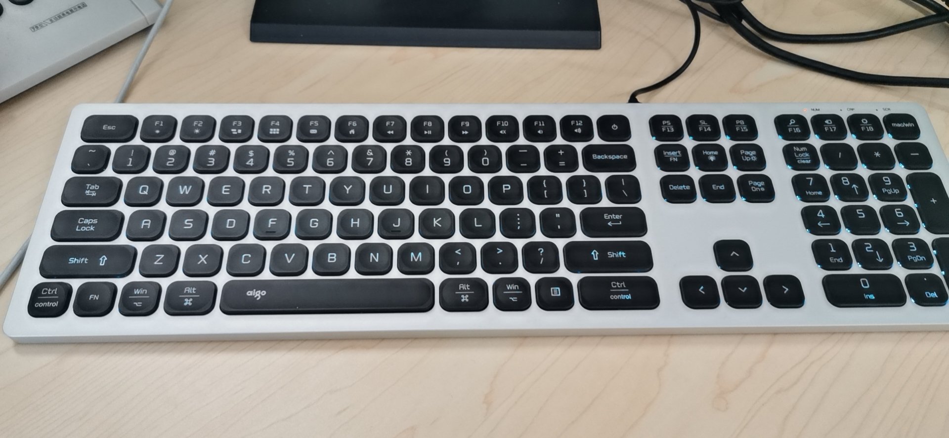 爱国者V800亮银键盘，原版苹果键盘太贵？第三方就选它了