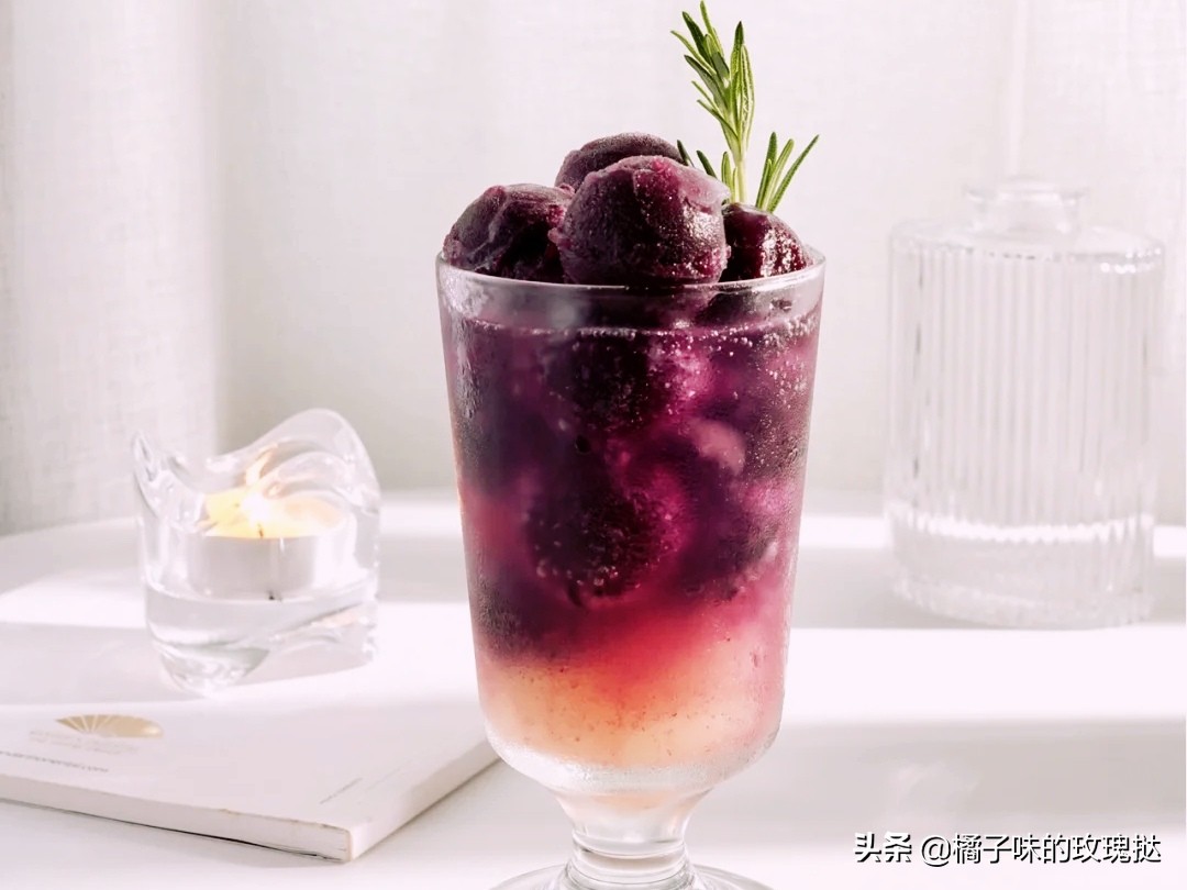 自制夏日水果茶：白桃清香乌龙，风车西柚莫吉托，葡萄冰饮品