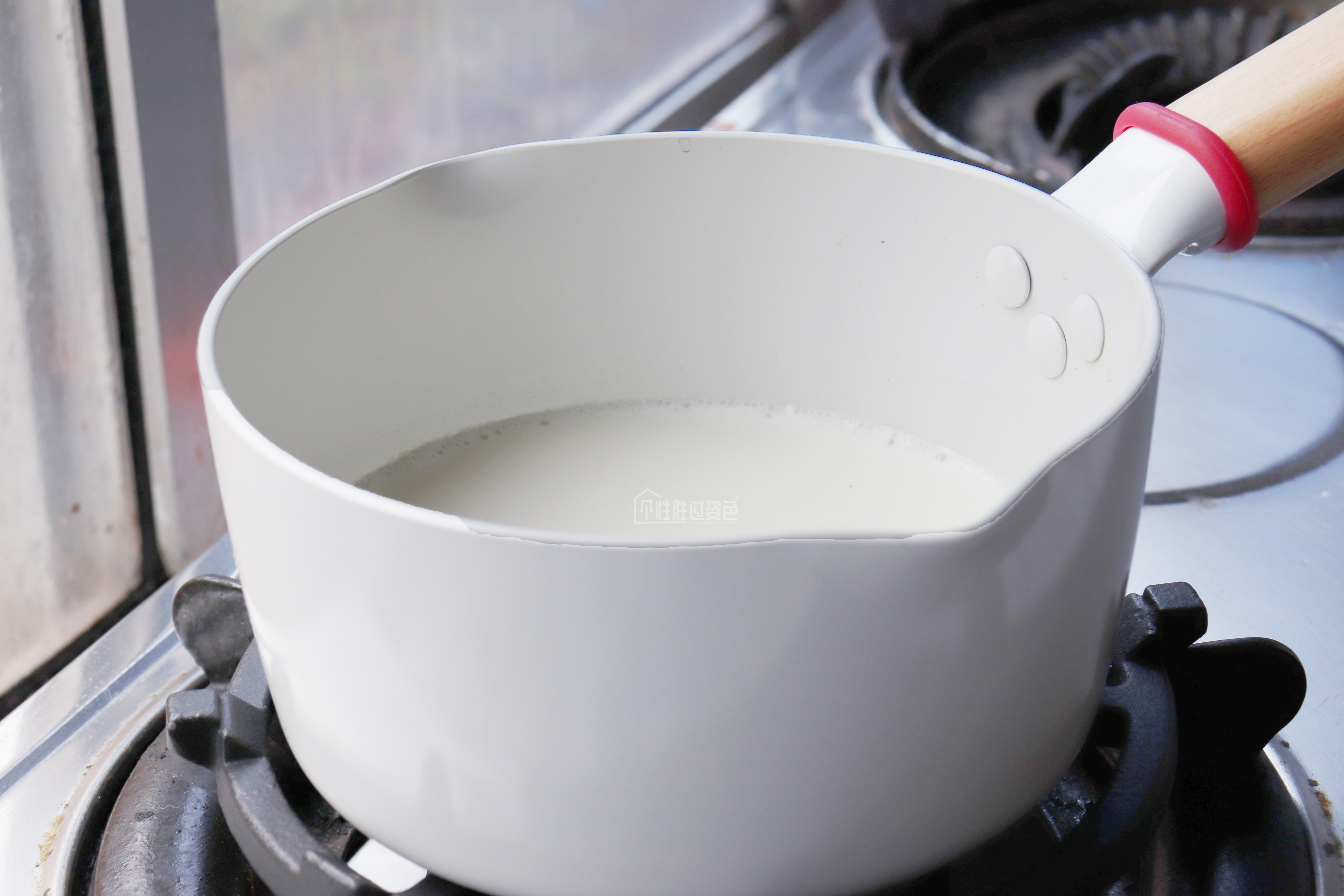 酸奶别再买啦，用电饭煲就能在家做，浓稠又好喝，做法超简单