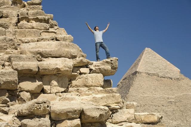 古埃及金字塔是怎样建成的，有多少年历史了？
