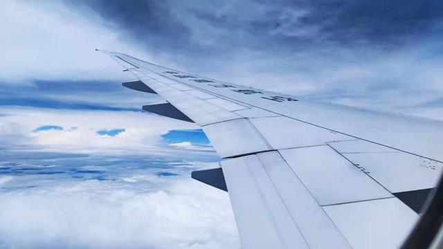 飞机上能开蓝牙听歌吗，使用手机会干扰飞机飞行么？