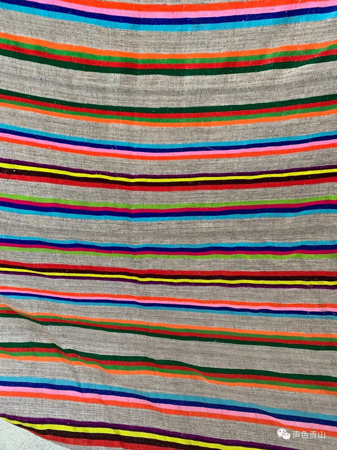 流动的彩虹——独龙族服饰