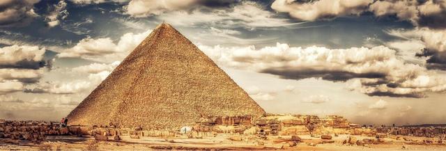 古埃及金字塔是怎样建成的，有多少年历史了？