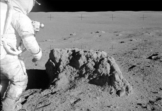 人类第一次登上月球是哪一年，阿姆斯特朗登月是真的吗？
