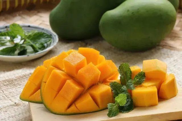 芒果可以放冰箱吗，芒果有黑斑点可以吃吗？