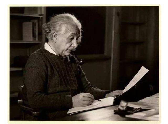 爱因斯坦的4个预言是什么(爱因斯坦最重要的四个科学预言)