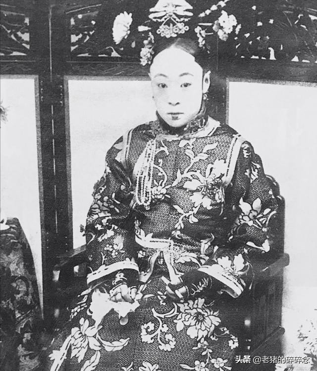 老照片：她是末代皇帝溥仪的亲生母亲，37岁便吞鸦片自杀而死