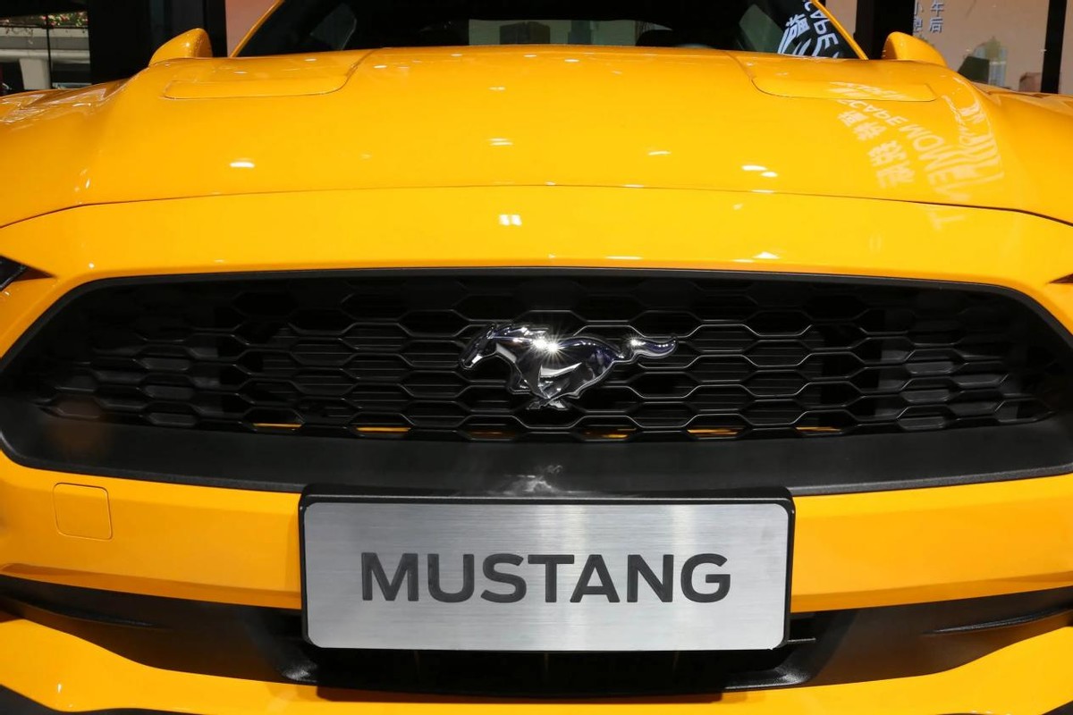 30多万的一辆后驱车，福特野马Mustang适合年轻人的一辆平民跑车