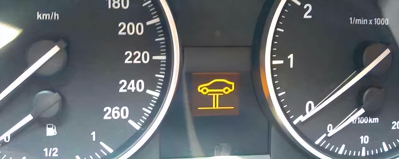 汽车service灯亮是什么意思？