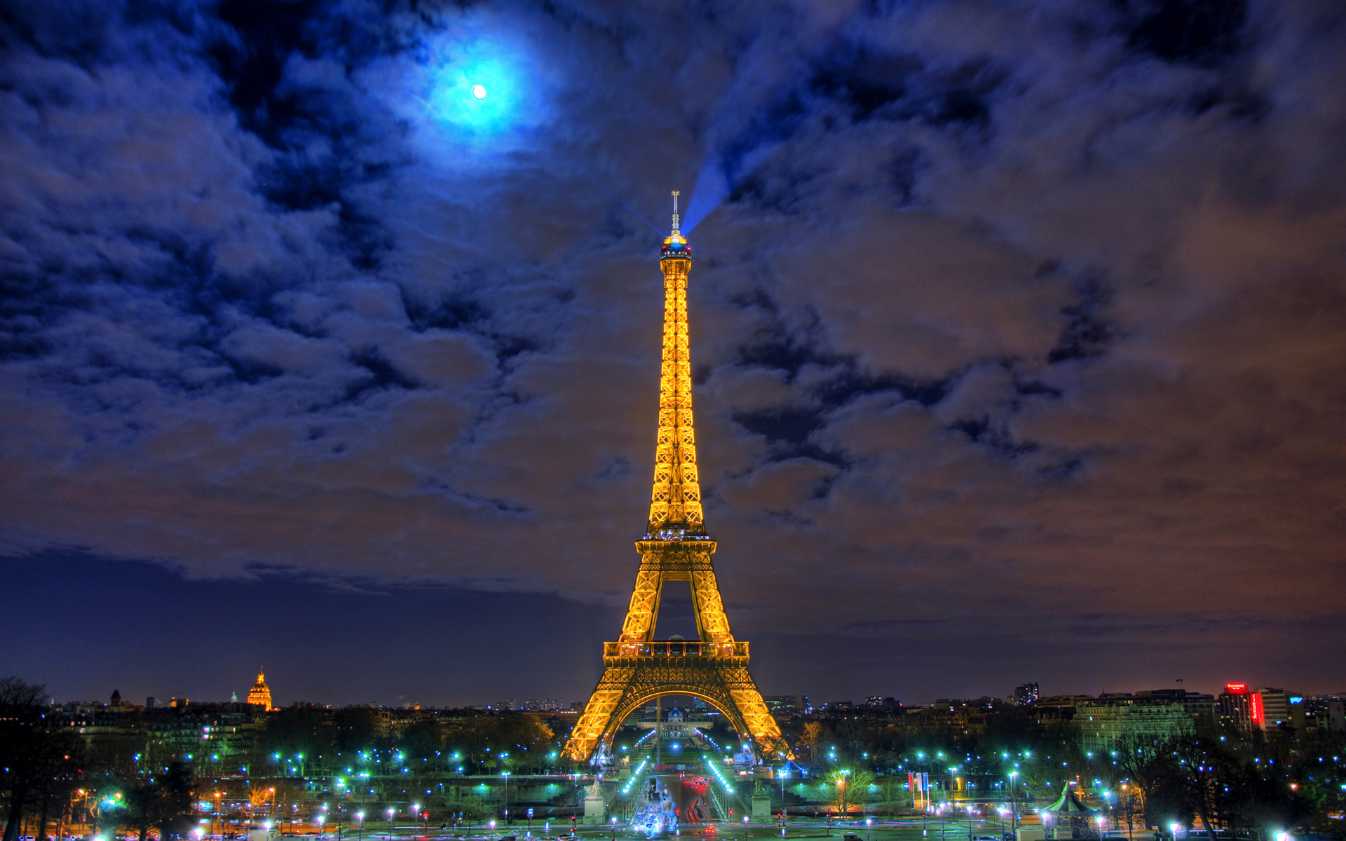埃菲尔铁塔：“铁娘子”——法兰西国家的象征
