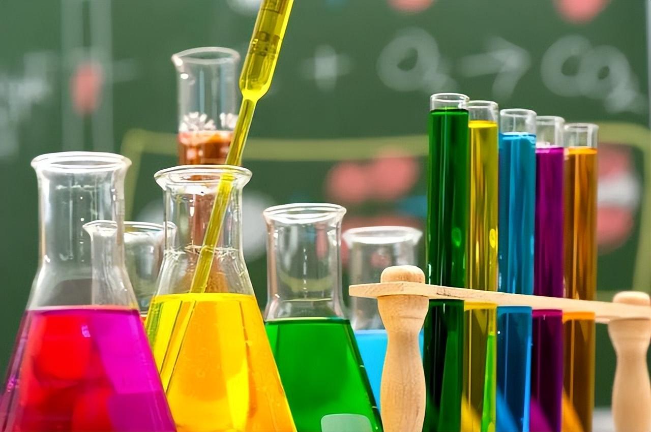应用化学专业就业前景怎么样？可以当老师吗？