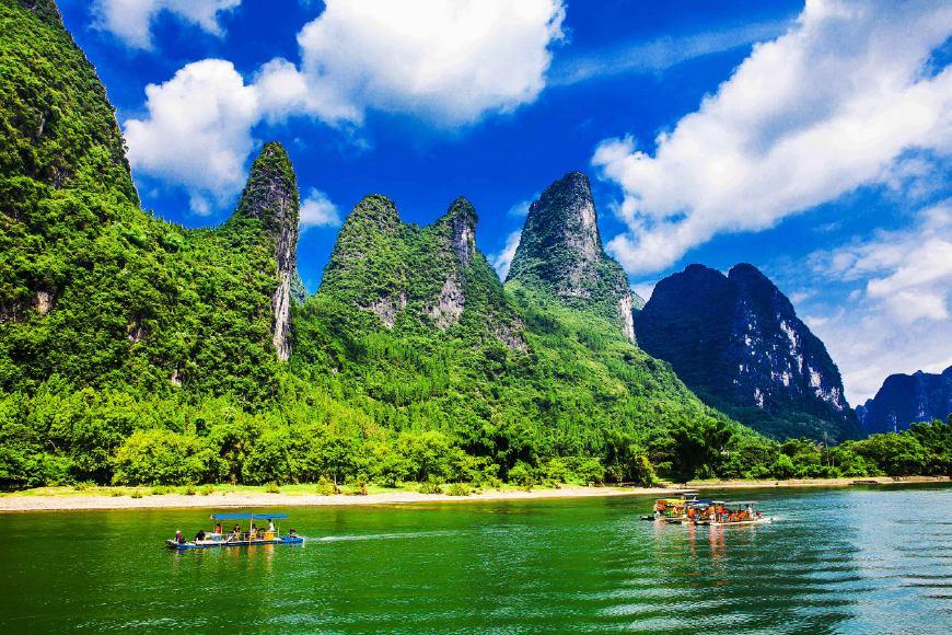 桂林山水甲天下的下一句是什么？是指哪个“山”？哪个“水”？