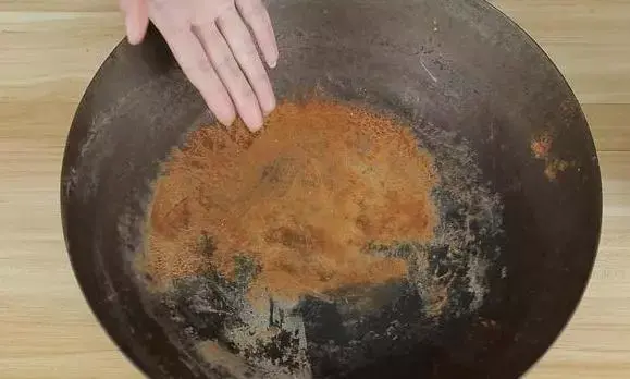 家里的铁锅生锈怎么处理？简单一招永不生锈！