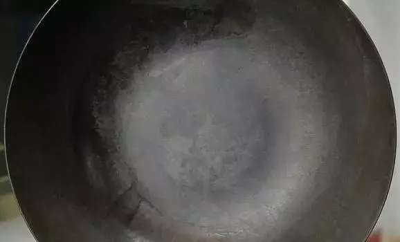 家里的铁锅生锈怎么处理？简单一招永不生锈！