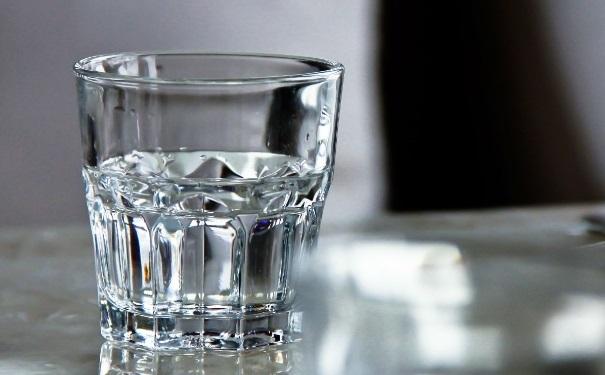 蒸馏水能直接饮用吗？和纯净水有什么区别？