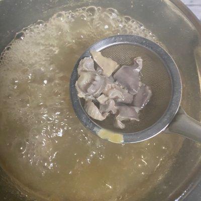 鸭血粉丝汤的配方及做法，吃鸭血有什么好处？