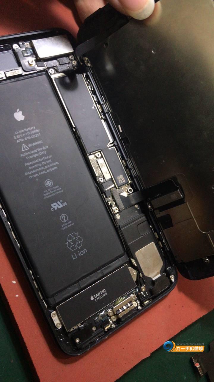 苹果手机进水了该怎么办？维修大概需要多少钱？